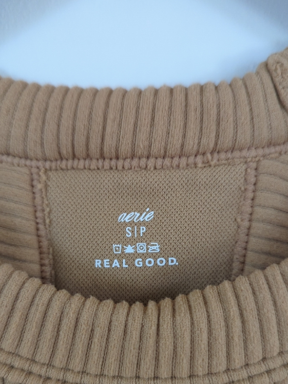 Aerie Cropped Tank - Picture 2 of 3
